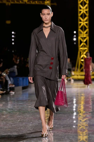 Look 50